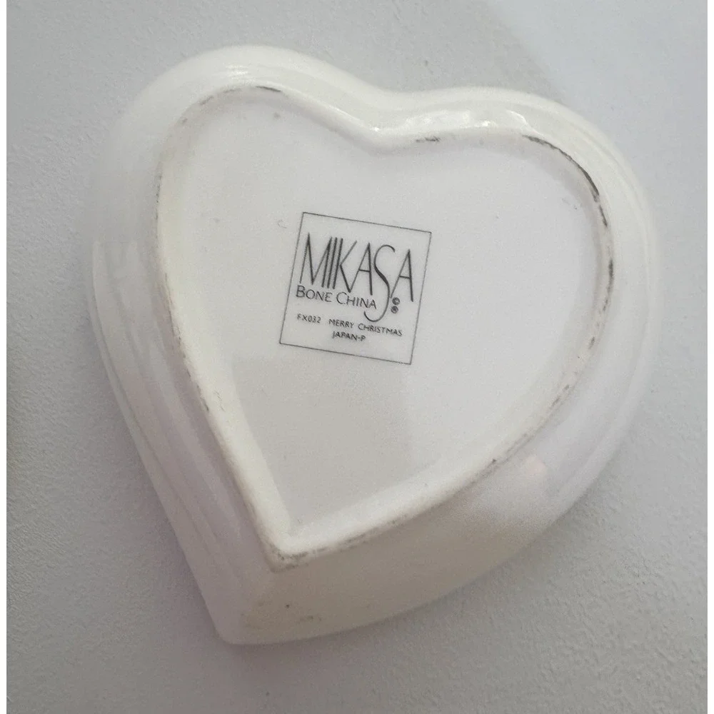 Mikasa MERRY CHRISTMAS Holiday Covered Heart Shaped Bowl‎ Trinket Box - FX032